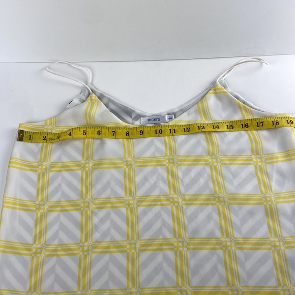3/$15 Yellow windowpane black chevron print blouse cami office size M - Picture 4 of 9